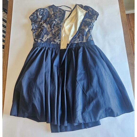 CHI CHI Bestie Plus Size 20 Navy Blue Lace Knee Legnth Full Skirt Deep V Dress - Picture 4 of 7